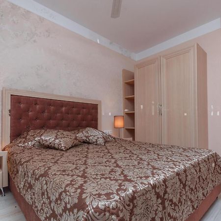 Monte Carlo Aparthotel Slântsjev Brjag Eksteriør bilde