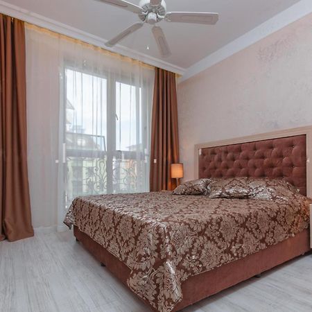 Monte Carlo Aparthotel Slântsjev Brjag Eksteriør bilde