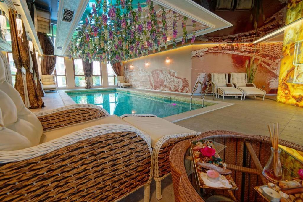 Monte Carlo Aparthotel Slântsjev Brjag Eksteriør bilde