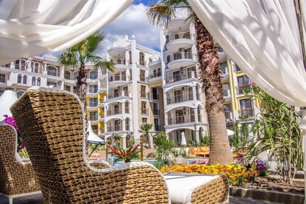 Monte Carlo Aparthotel Slântsjev Brjag Eksteriør bilde