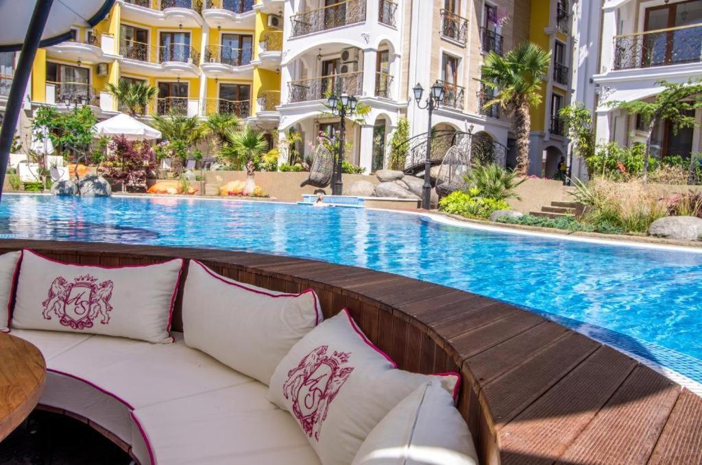 Monte Carlo Aparthotel Slântsjev Brjag Eksteriør bilde