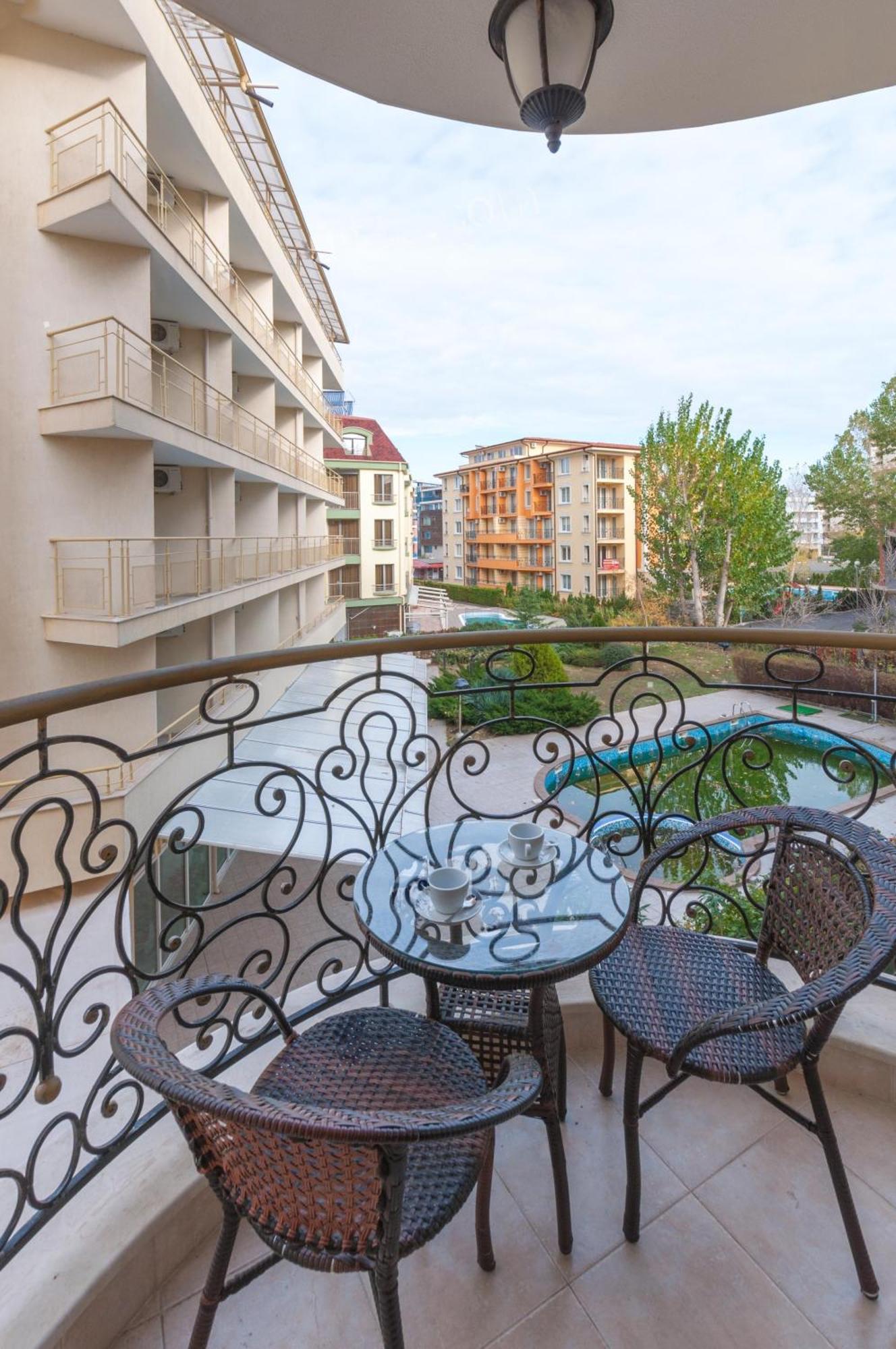 Monte Carlo Aparthotel Slântsjev Brjag Eksteriør bilde